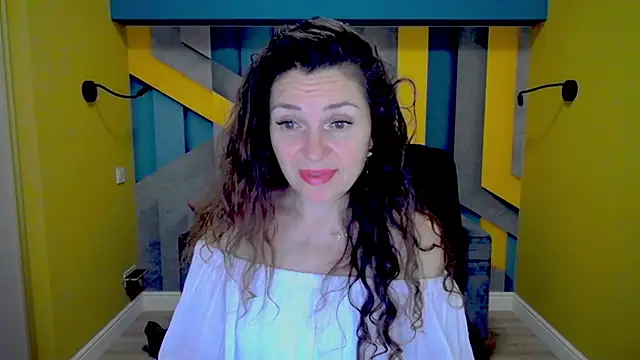 Snapshot of EllaLong chatting on 12.03.24 EllaLong online show from 12.03.24