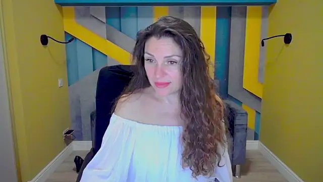 Snapshot of EllaLong chatting on 12.03.24 EllaLong online show from 12.03.24