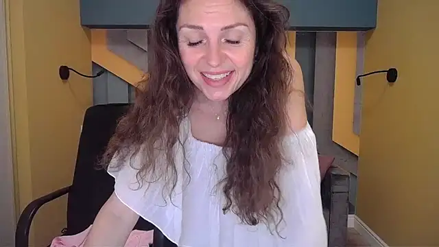 Snapshot of EllaLong chatting on 12.08.24 EllaLong online show from 12.08.24