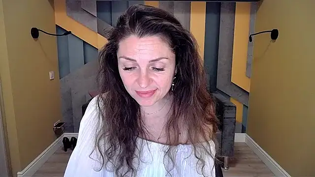 Snapshot of EllaLong chatting on 12.11.24 EllaLong online show from 12.11.24