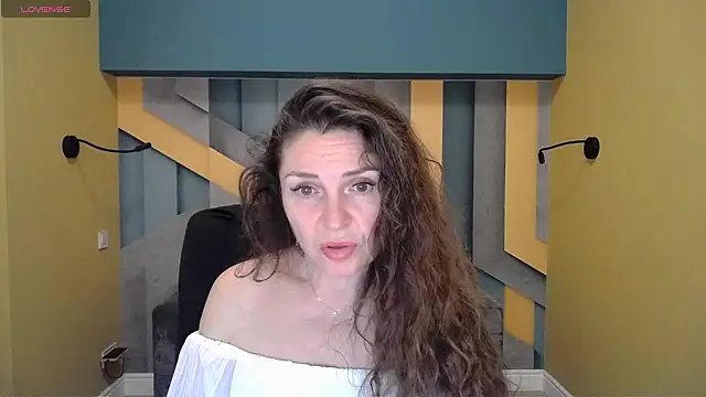Snapshot of EllaLong chatting on 12.14.24 EllaLong online show from 12.14.24
