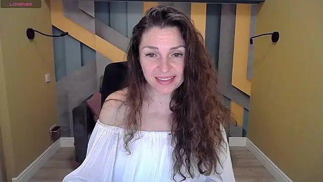 Snapshot of EllaLong chatting on 12.14.24 EllaLong online show from 12.14.24