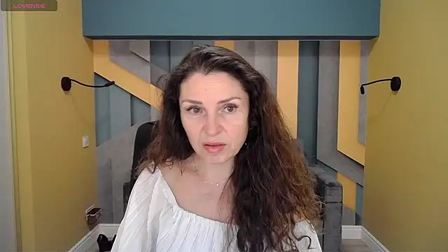 Snapshot of EllaLong chatting on 12.17.24 EllaLong online show from 12.17.24