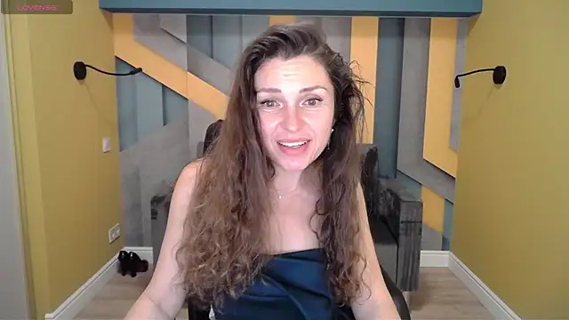 Snapshot of EllaLong chatting on 12.24.24 EllaLong online show from 12.24.24