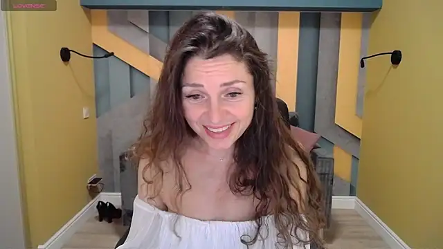 Snapshot of EllaLong chatting on 12.31.24 EllaLong online show from 12.31.24