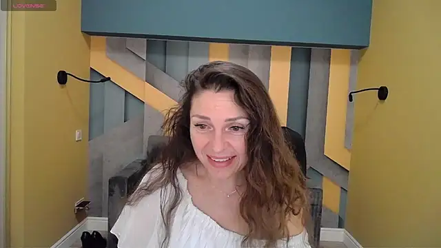 Snapshot of EllaLong chatting on 01.02.25 EllaLong online show from 01.02.25