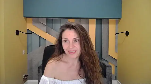 Snapshot of EllaLong chatting on 01.07.25 EllaLong online show from 01.07.25
