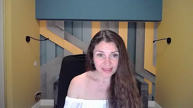 Snapshot of EllaLong chatting on 01.07.25 EllaLong online show from 01.07.25