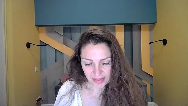 Snapshot of EllaLong chatting on 01.08.25 EllaLong online show from 01.08.25