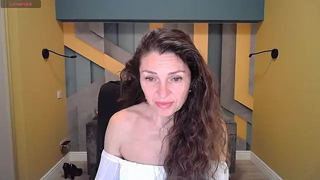 Snapshot of EllaLong chatting on 01.17.25 EllaLong online show from 01.17.25