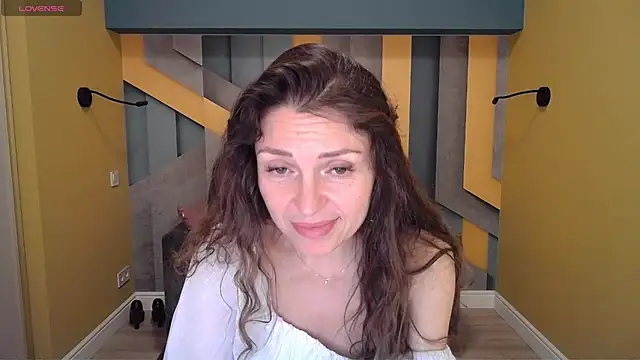 Snapshot of EllaLong chatting on 01.18.25 EllaLong online show from 01.18.25