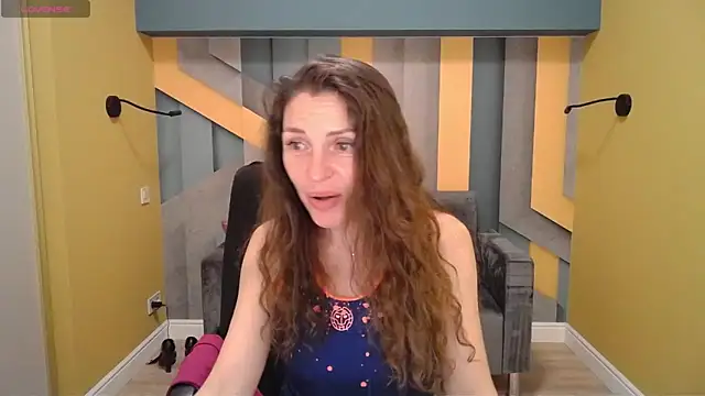 Snapshot of EllaLong chatting on 01.21.25 EllaLong online show from 01.21.25