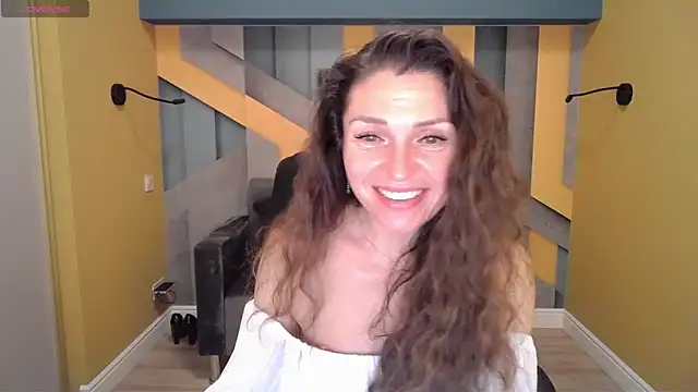 Snapshot of EllaLong chatting on 01.24.25 EllaLong online show from 01.24.25