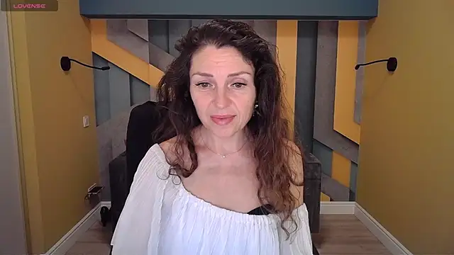 Snapshot of EllaLong chatting on 01.25.25 EllaLong online show from 01.25.25