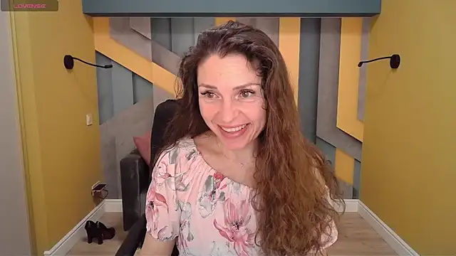 Snapshot of EllaLong chatting on 01.28.25 EllaLong online show from 01.28.25