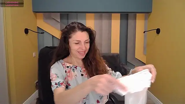 Snapshot of EllaLong chatting on 01.29.25 EllaLong online show from 01.29.25