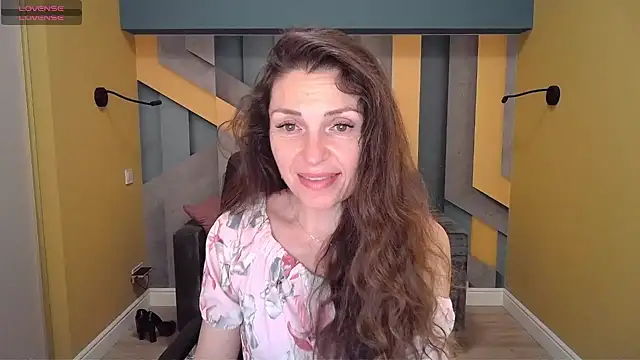 Snapshot of EllaLong chatting on 02.02.25 EllaLong online show from 02.02.25