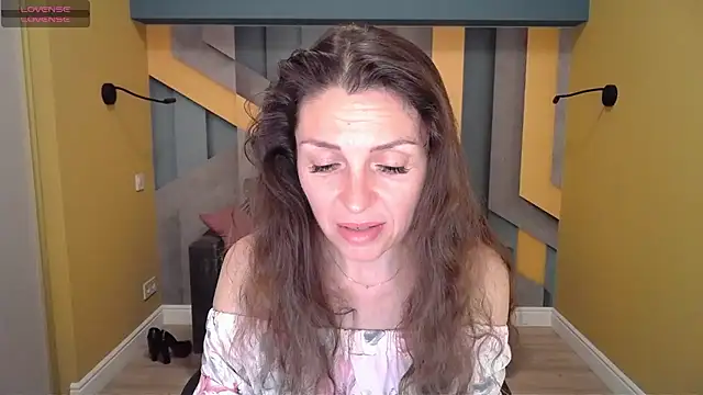 Snapshot of EllaLong chatting on 02.02.25 EllaLong online show from 02.02.25