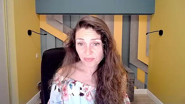 Snapshot of EllaLong chatting on 02.13.25 EllaLong online show from 02.13.25