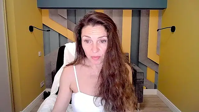 Snapshot of EllaLong chatting on 02.13.25 EllaLong online show from 02.13.25