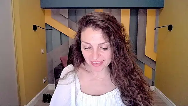 Snapshot of EllaLong chatting on 02.15.25 EllaLong online show from 02.15.25