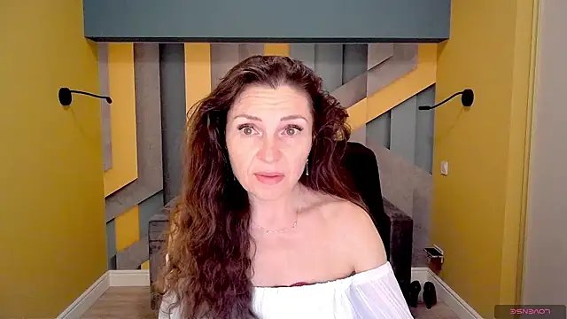 Snapshot of EllaLong chatting on 02.18.25 EllaLong online show from 02.18.25