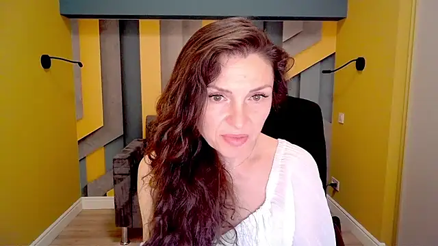 Snapshot of EllaLong chatting on 02.21.25 EllaLong online show from 02.21.25