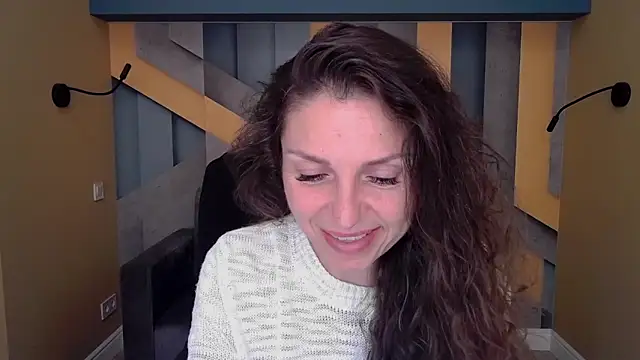 Snapshot of EllaLong chatting on 09.27.25 EllaLong online show from 09.27.25