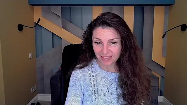 Snapshot of EllaLong chatting on 10.24.25 EllaLong online show from 10.24.25