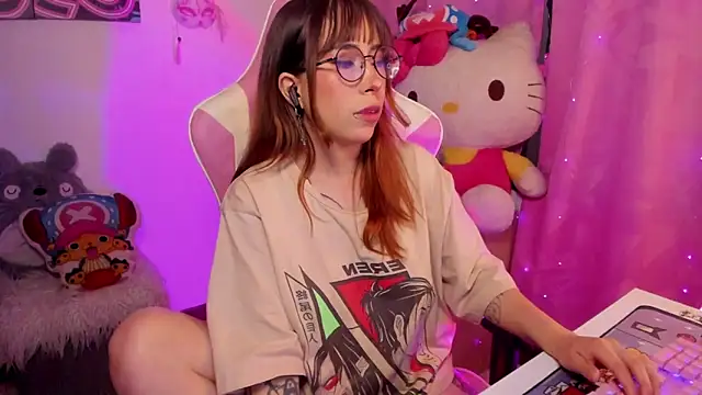 Snapshot of Waifu_Aika chatting on 10.22.25 Waifu Aika online show from 10.22.25