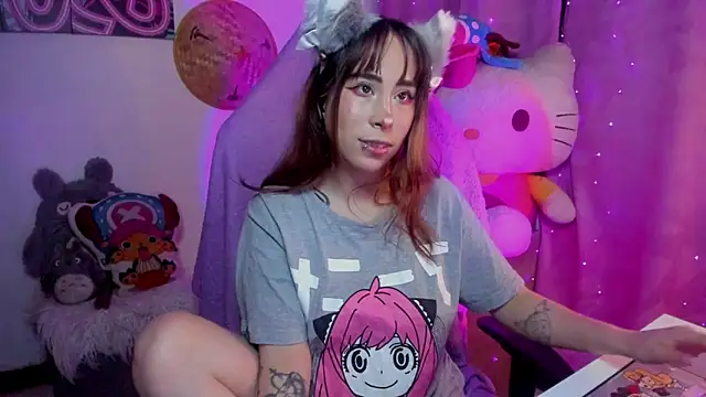 Snapshot of Waifu_Aika chatting on 10.26.25 Waifu Aika online show from 10.26.25