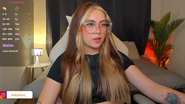 Snapshot of dakottaa_ chatting on 04.24.26 dakottaa online show from 04.24.26