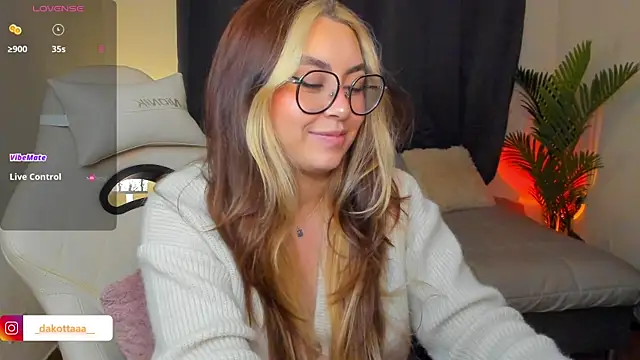Snapshot of dakottaa_ chatting on 05.15.26 dakottaa online show from 05.15.26