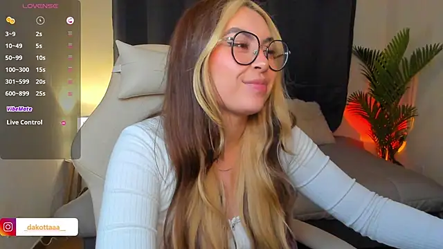 Snapshot of dakottaa_ chatting on 05.15.26 dakottaa online show from 05.15.26