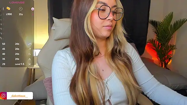 Snapshot of dakottaa_ chatting on 05.15.26 dakottaa online show from 05.15.26