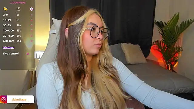 Snapshot of dakottaa_ chatting on 05.16.26 dakottaa online show from 05.16.26