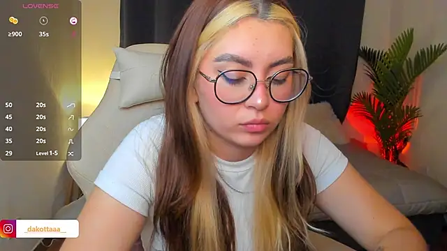 Snapshot of dakottaa_ chatting on 05.20.26 dakottaa online show from 05.20.26