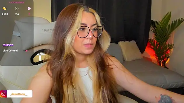 Snapshot of dakottaa_ chatting on 05.25.26 dakottaa online show from 05.25.26