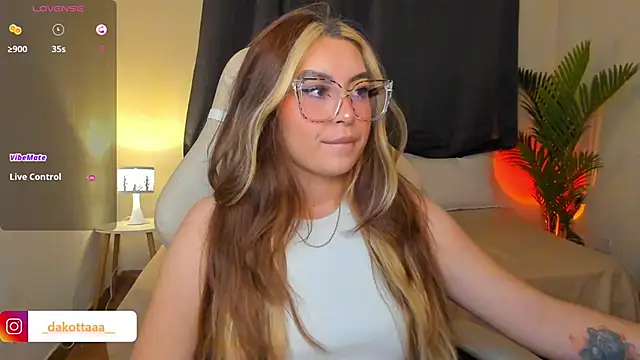 Snapshot of dakottaa_ chatting on 05.29.26 dakottaa online show from 05.29.26