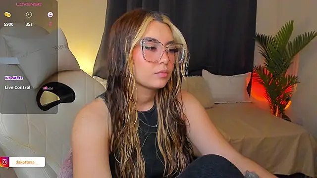 Snapshot of dakottaa_ chatting on 05.31.26 dakottaa online show from 05.31.26