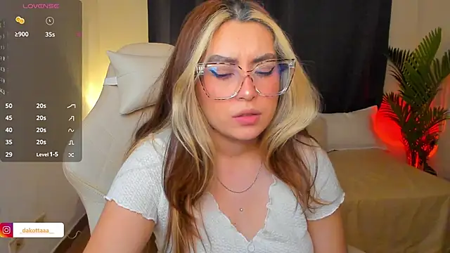 Snapshot of dakottaa_ chatting on 06.04.26 dakottaa online show from 06.04.26