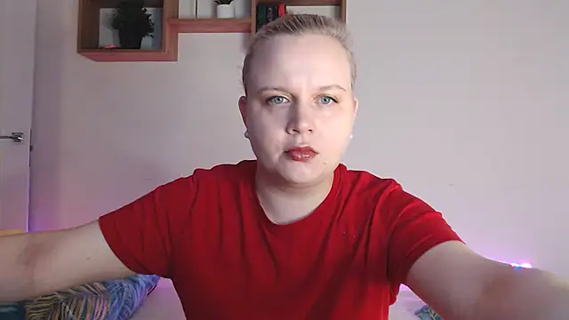 Snapshot of Karolina_love_ chatting on 10.11.25 Karolina love online show from 10.11.25