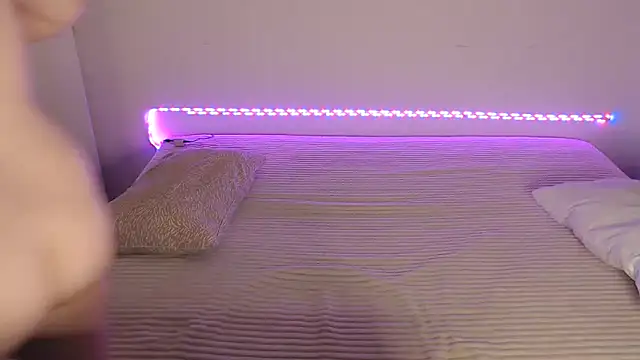 Snapshot of Karolina_love_ chatting on 10.31.25 Karolina love online show from 10.31.25