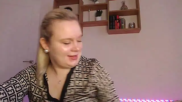 Snapshot of Karolina_love_ chatting on 11.16.25 Karolina love online show from 11.16.25