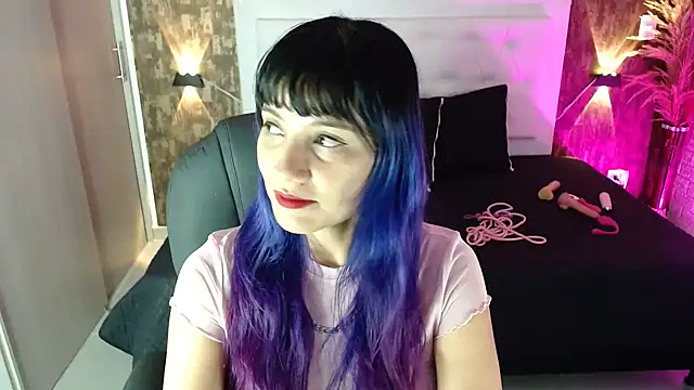 Snapshot of kitty__horny chatting on 12.23.24 kitty horny online show from 12.23.24