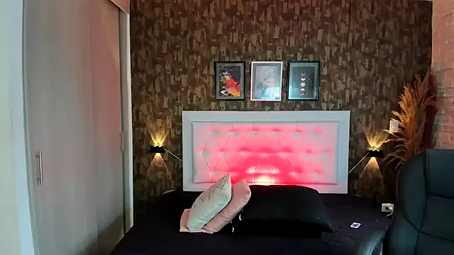 Snapshot of kitty__horny chatting on 02.06.25 kitty horny online show from 02.06.25