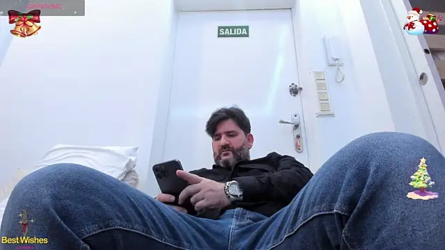 Snapshot of Maxi_TheBigDaddy chatting on 12.27.24 Maxi TheBigDaddy online show from 12.27.24