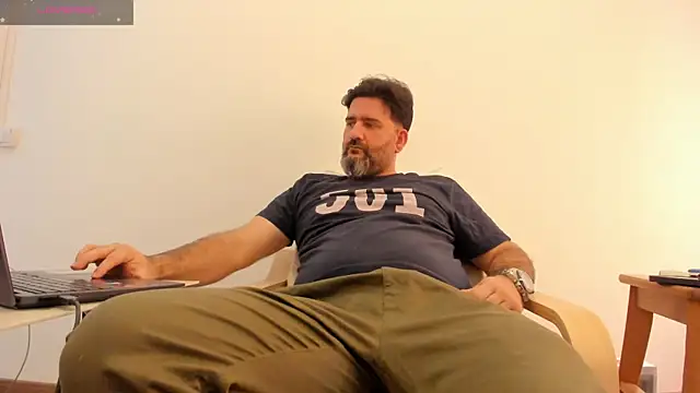 Snapshot of Maxi_TheBigDaddy chatting on 01.26.25 Maxi TheBigDaddy online show from 01.26.25