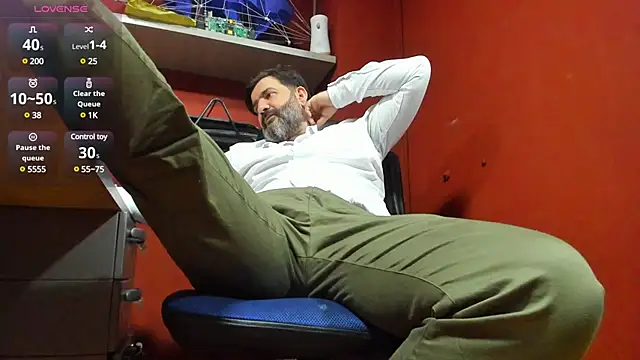 Snapshot of Maxi_TheBigDaddy chatting on 02.24.25 Maxi TheBigDaddy online show from 02.24.25