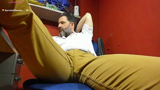 Snapshot of Maxi_TheBigDaddy chatting on 02.25.25 Maxi TheBigDaddy online show from 02.25.25